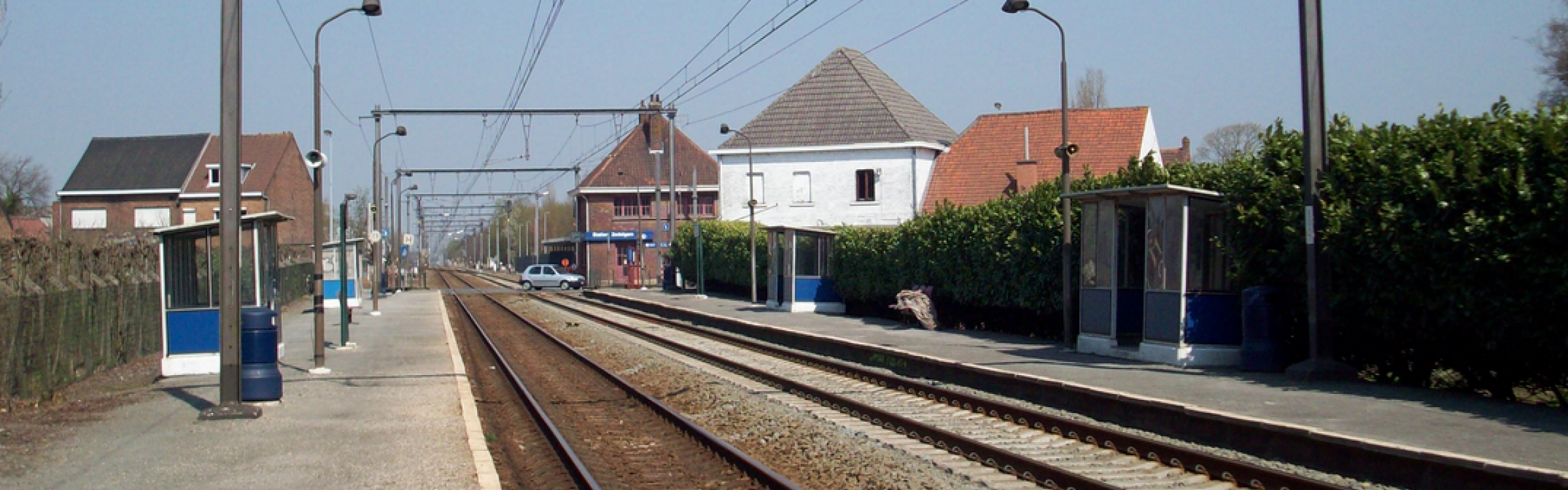 Het station van Zedelgem waaraan de treinperrons gewerkt zal worden.
