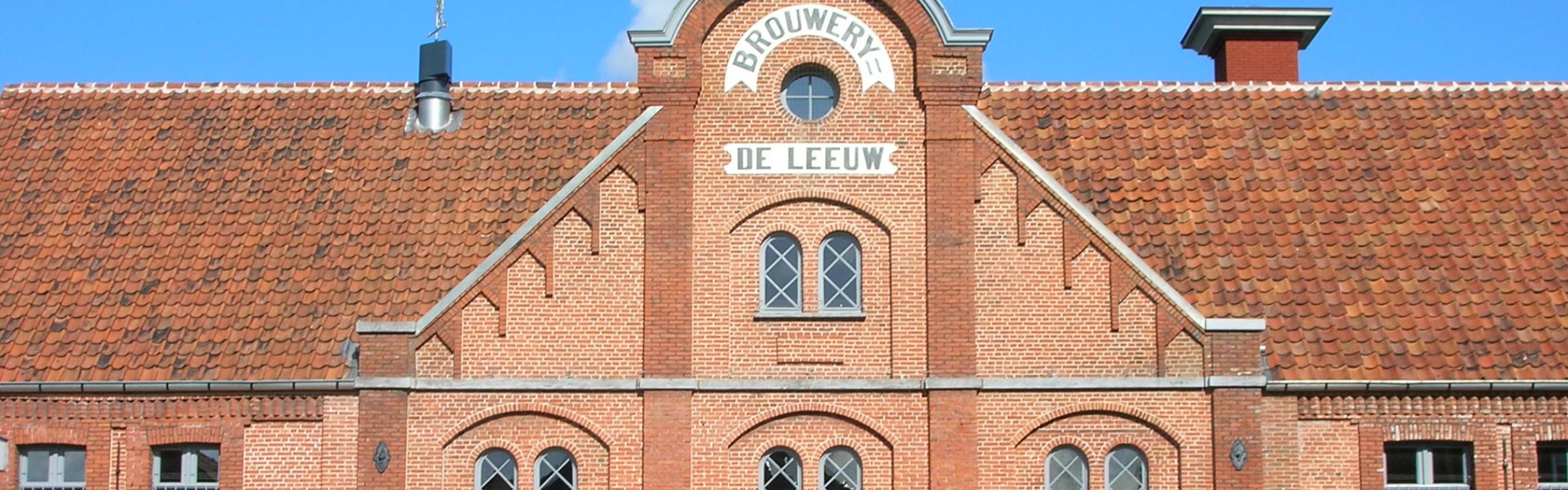 Brouwerij de leeuw op een zonnige dag.