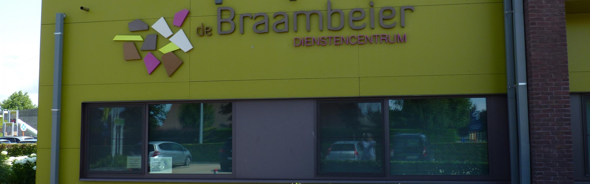 Dienstencentrum de Braambeier op een zonnige dag.