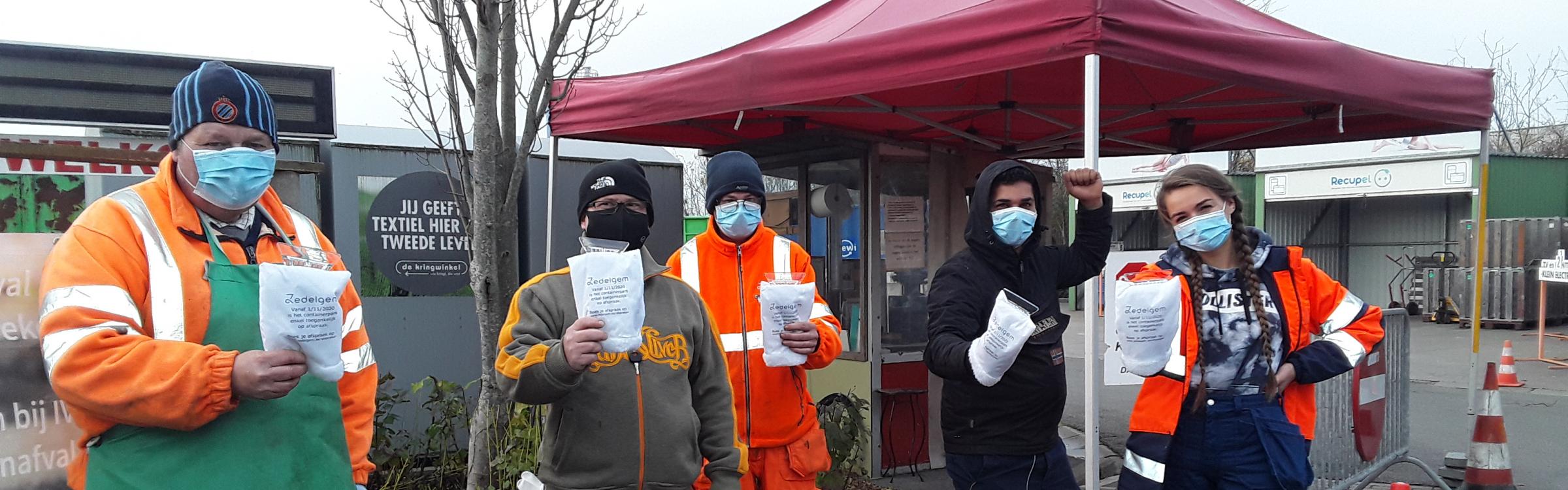 Personeel van het recyclagepark bij de week van de afvalophaler en recyclageparkwachter.