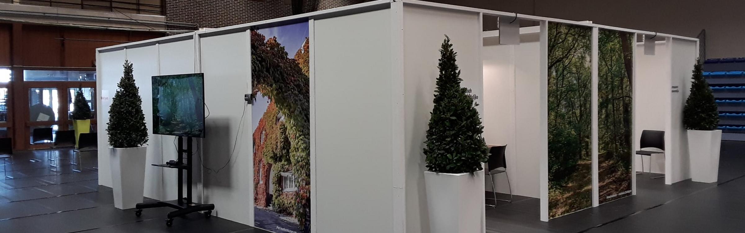 De zaal van de Groene Meersen dat omgetoverd werd in een vaccinatiecentrum.