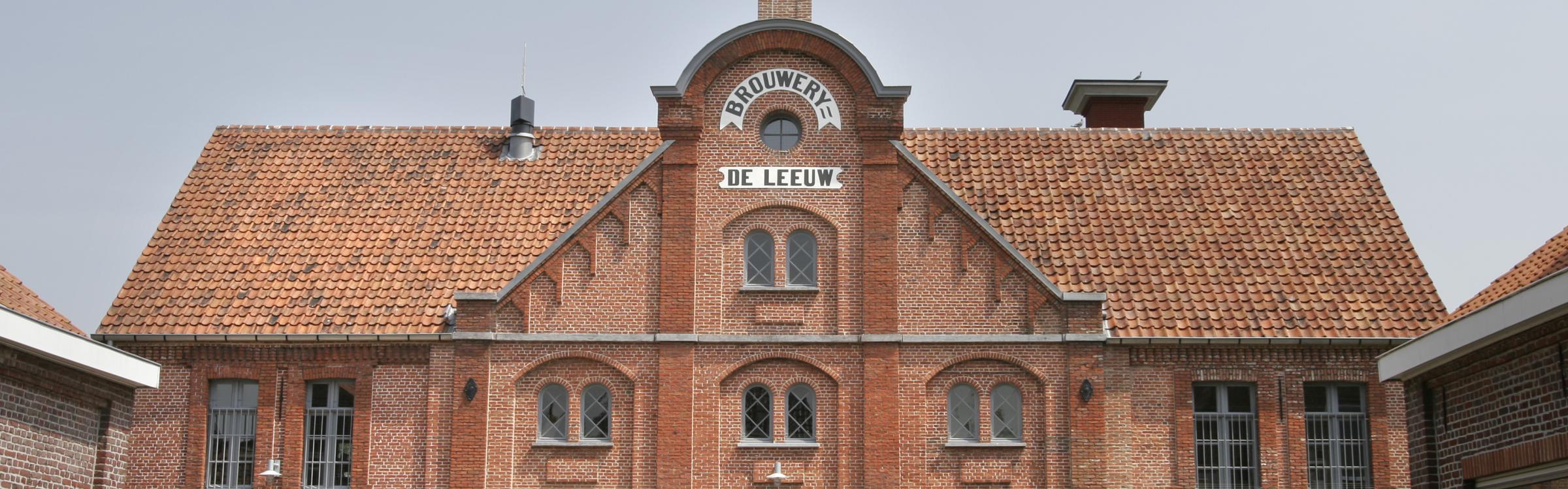 Brouwerij de leeuw op een zonnige dag.