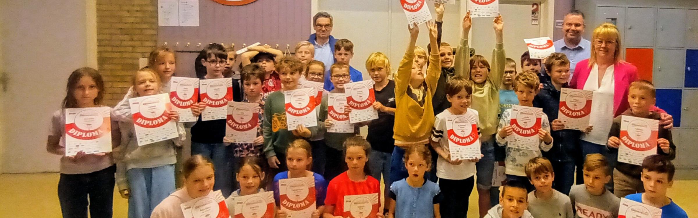 Groepsfoto kinderen met burgemeester