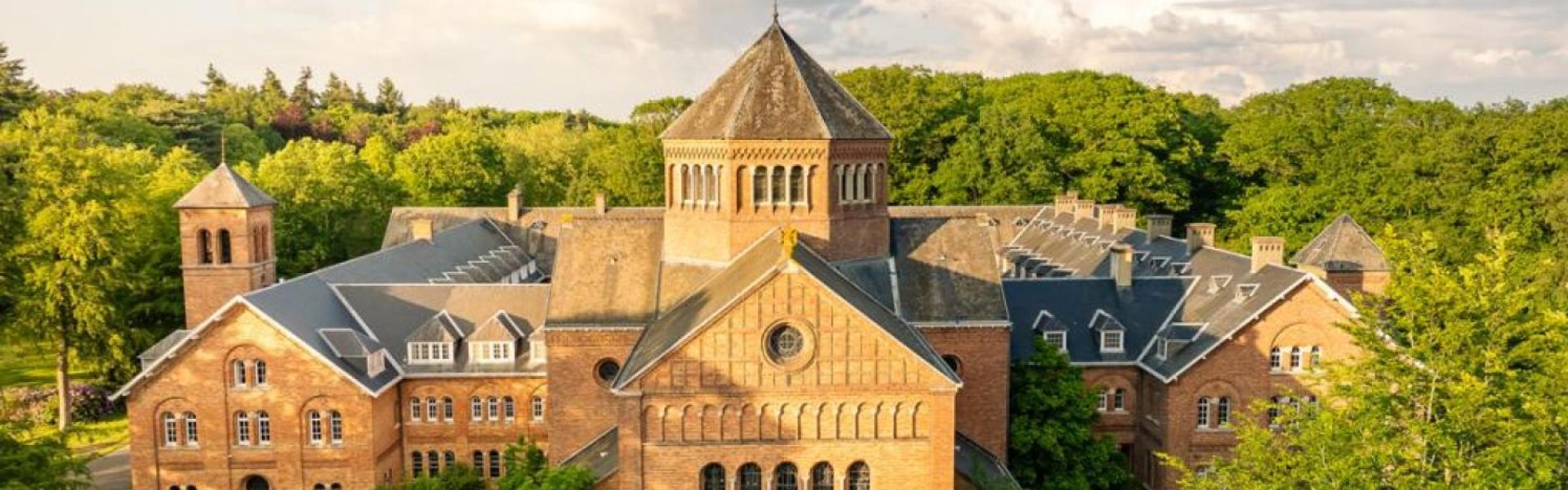 Luchtfoto Priorij van Bethanië