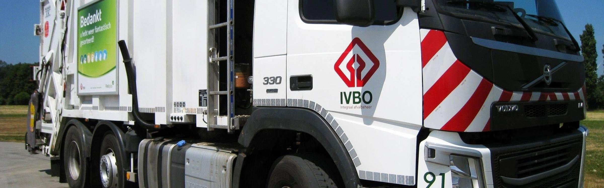 Vrachtwagen afvalophaling IVBO