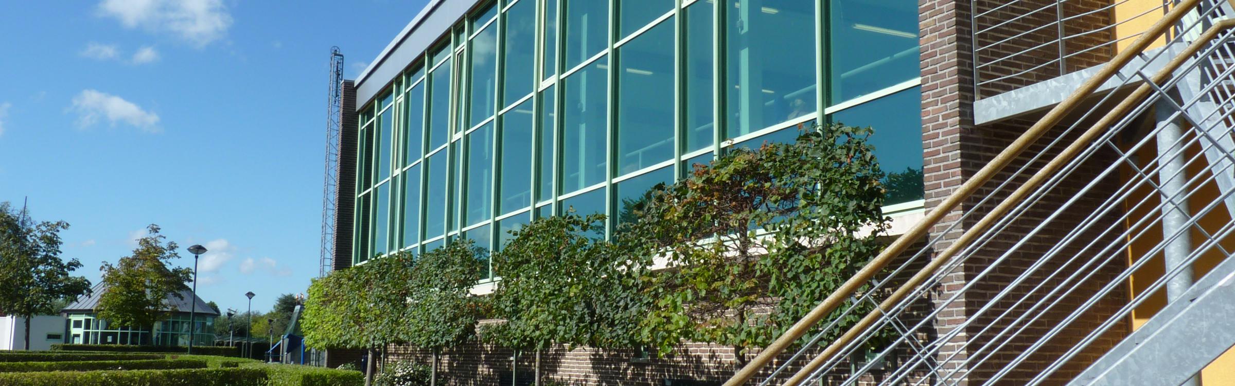 Gevel van zwembad De Groene Meersen