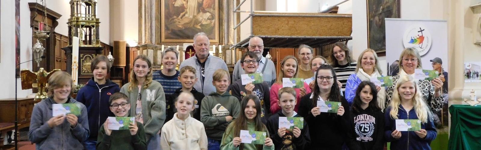 De leerlingen van het zesde leerjaar van basisschool De Glimlach stelden hun spel voor aan het gemeentebestuur.