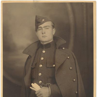 Ferdinand De Lil gekleed als militair