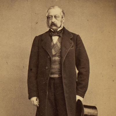 Foto van Adolphe de Vrière als oudere man met snor